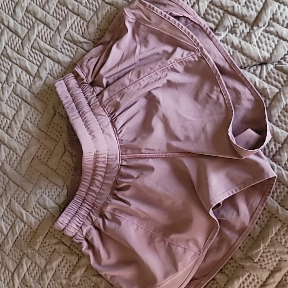 Lululemon hotty hot lilac 2.5 inch size 2